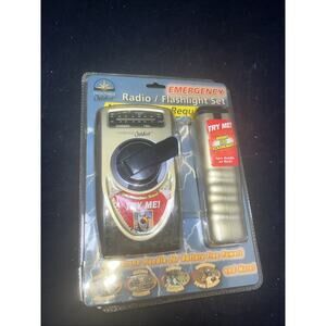 Vintage Innovage Outdoor Emergency Radio / Flashlight Set, New in Package !